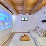Apartment 2br Near Centre - Boho Style, Hidden Room, Free Parking *
