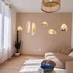 2br Near Centre - Boho Style, Hidden Room, Free Parking *