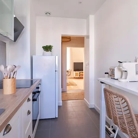 2br Near Centre - Boho Style, Hidden Room, Free Parking Apartman