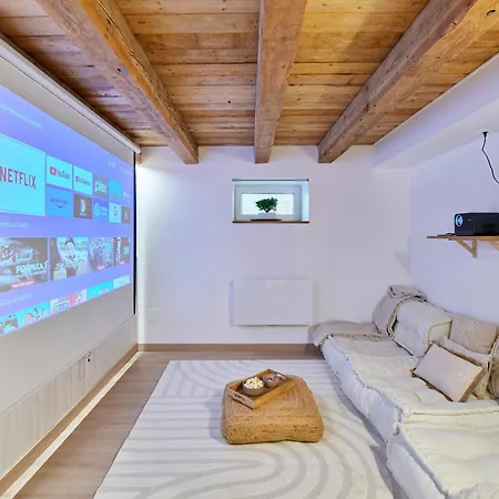 Apartman 2br Near Centre - Boho Style, Hidden Room, Free Parking *