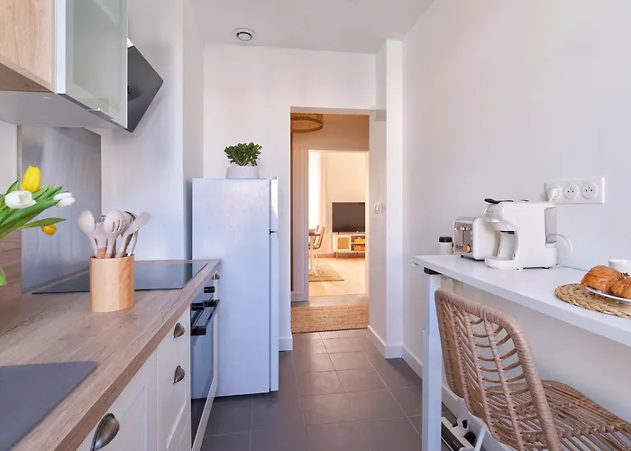 2br Near Centre - Boho Style, Hidden Room, Free Parking Daire